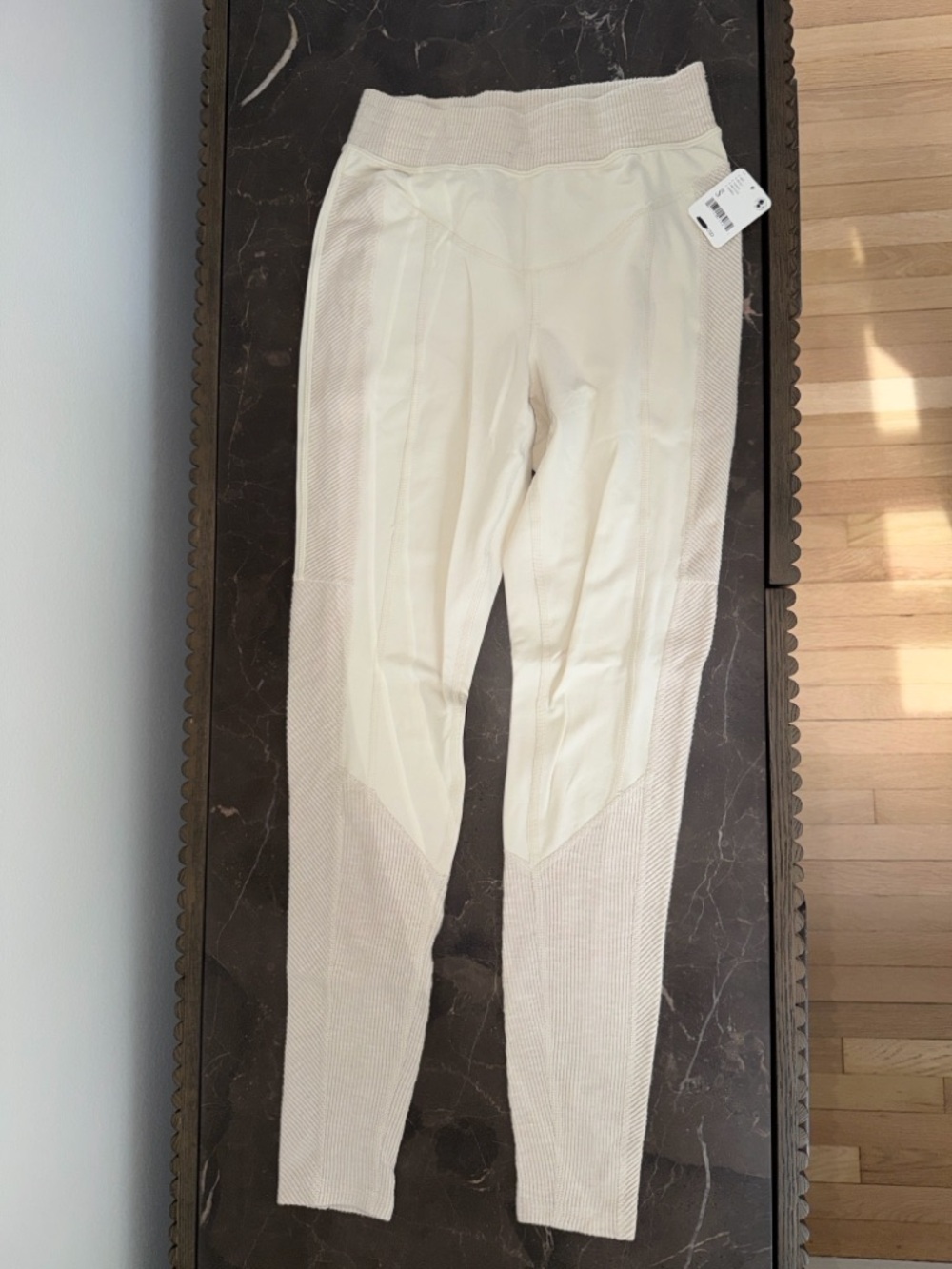 *NWT* FREE PEOPLE
UNDERCOVER BASE LAYER
SET (TOP W/ LEGGINGS) - Picture 14 of 14